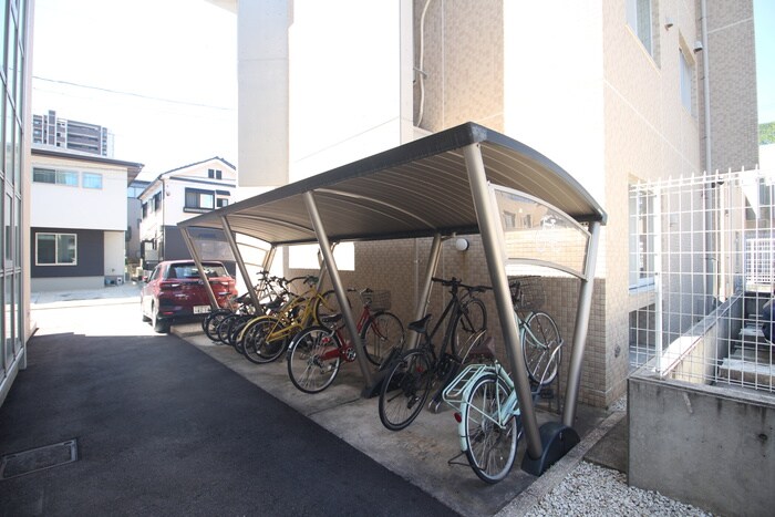 物件外観写真3　(駐輪場)
