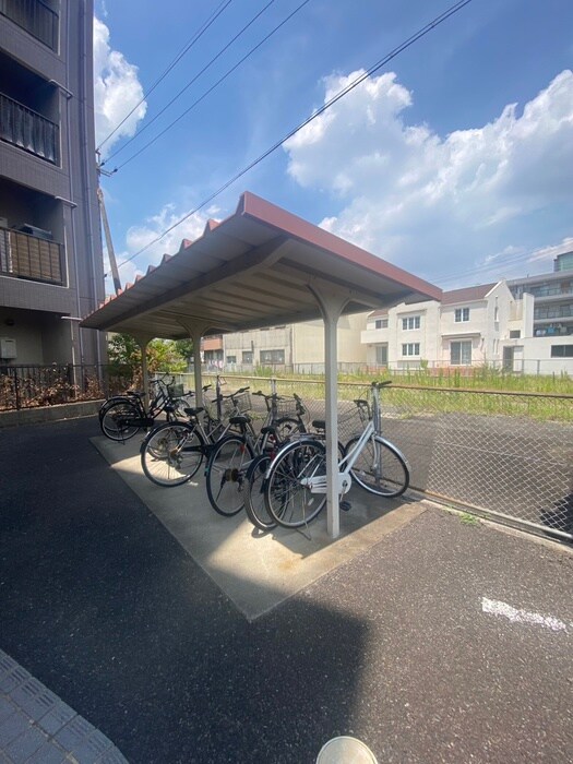 物件外観写真4　(駐輪場)
