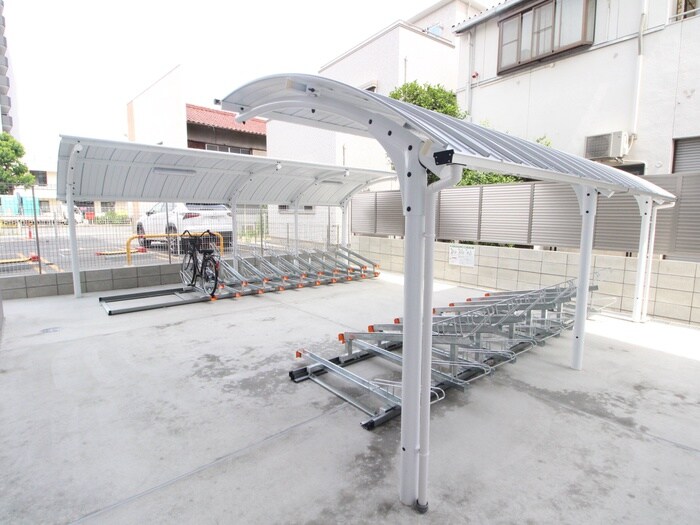 物件外観写真3　(駐輪場)