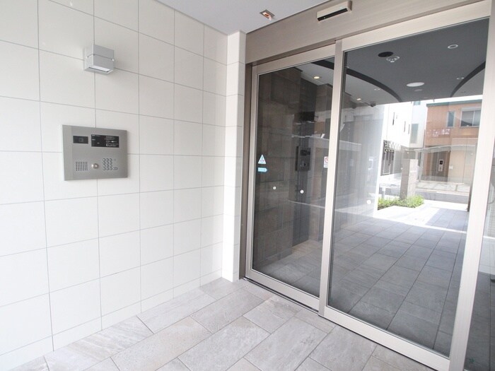 物件外観写真4　(エントランス部分)