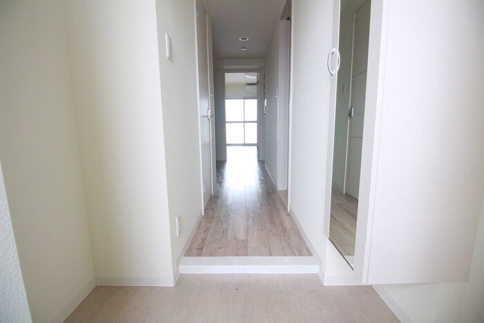 物件内観写真15　(玄関)