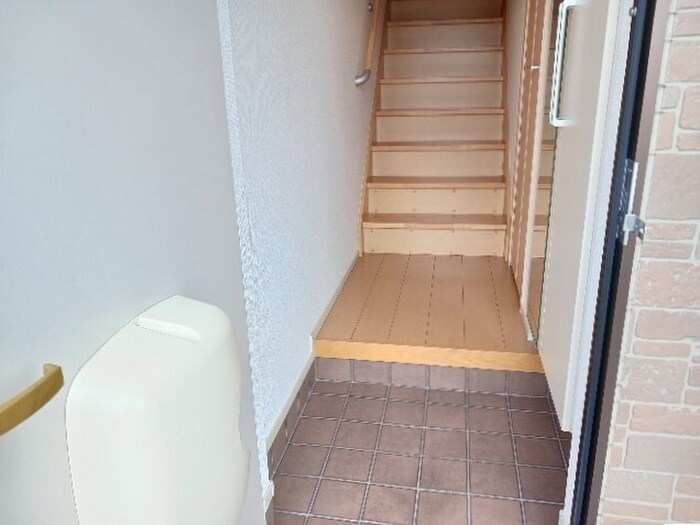 物件内観写真9　(玄関)