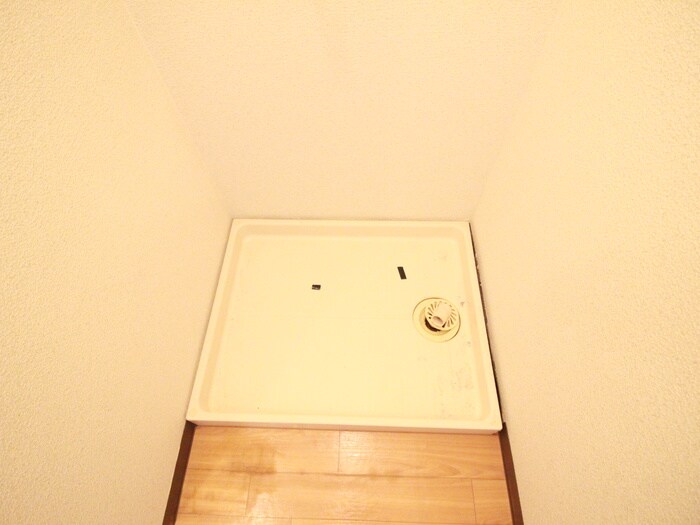 物件内観写真13　(洗濯機置場)