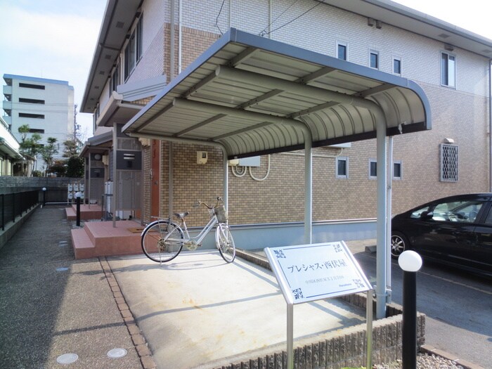 物件外観写真6　(駐輪場)