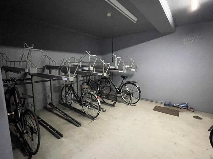 物件外観写真3　(駐輪場)