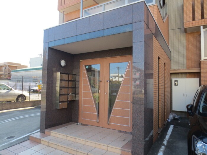 物件外観写真2　(エントランス部分)