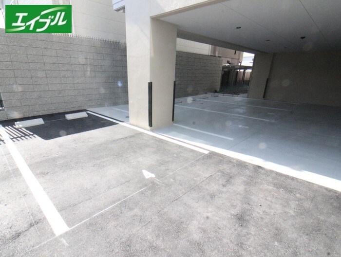 物件外観写真3　(駐車場)