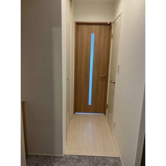 物件内観写真7　(玄関)