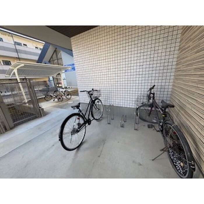 物件外観写真3　(駐輪場)