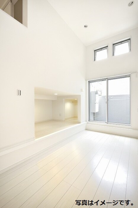 物件内観写真7　(室内からの展望)