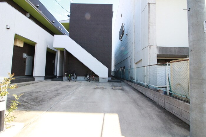 物件外観写真4　(駐車場)