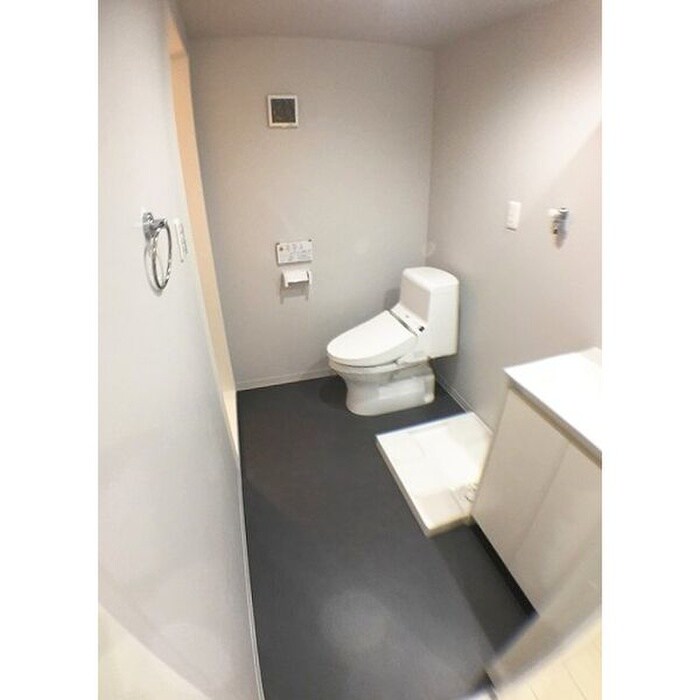 物件内観写真18　(洗濯機置場)