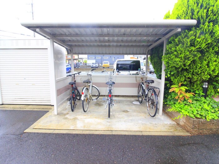 物件外観写真5　(駐輪場)
