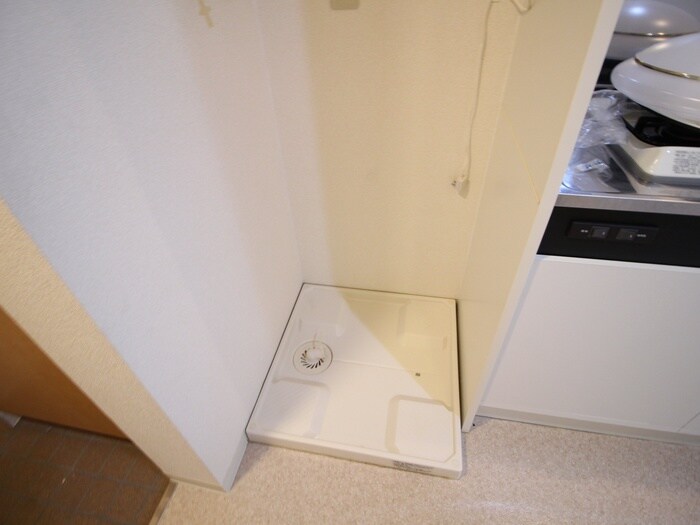 物件内観写真11　(洗濯機置場)