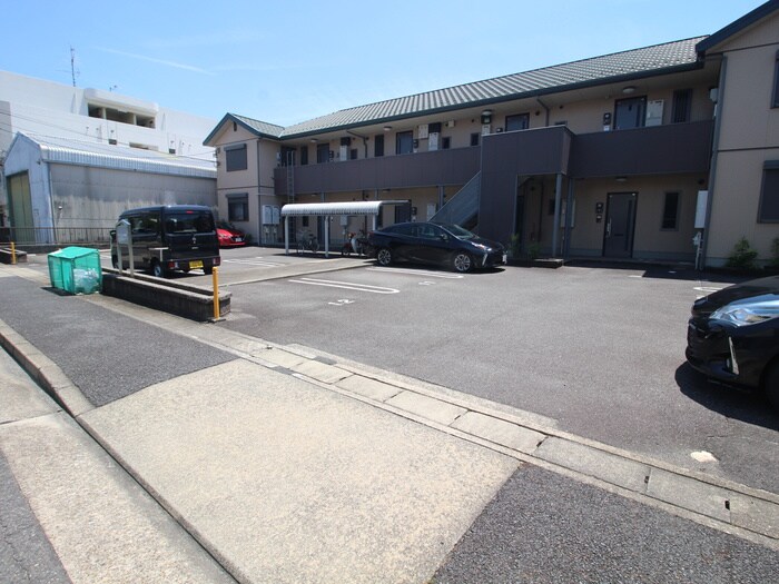 物件外観写真3　(駐車場)