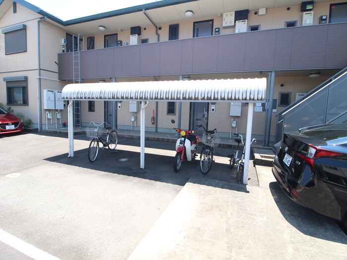 物件外観写真4　(駐輪場)