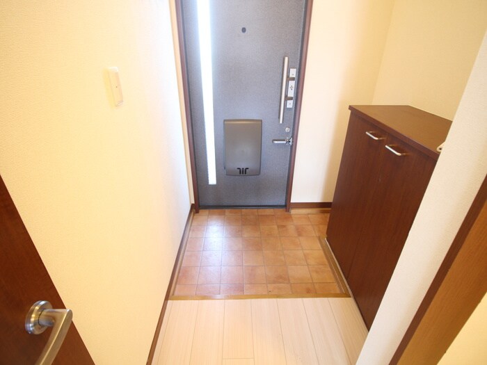 物件内観写真18　(玄関)