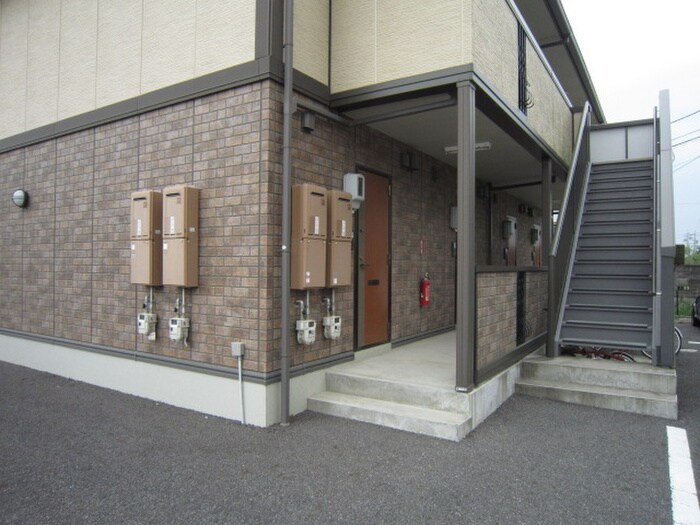 物件外観写真5　(エントランス部分)