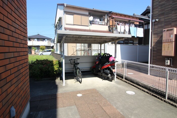 物件外観写真4　(駐輪場)