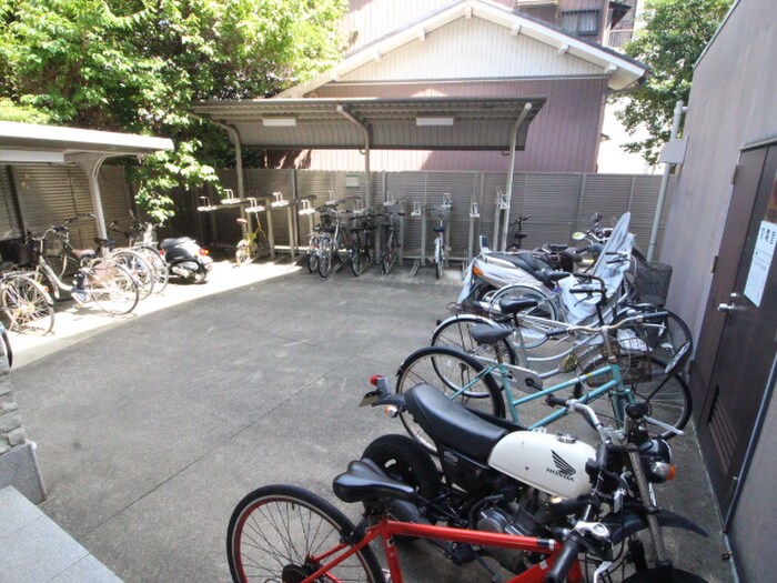 物件外観写真5　(駐輪場)