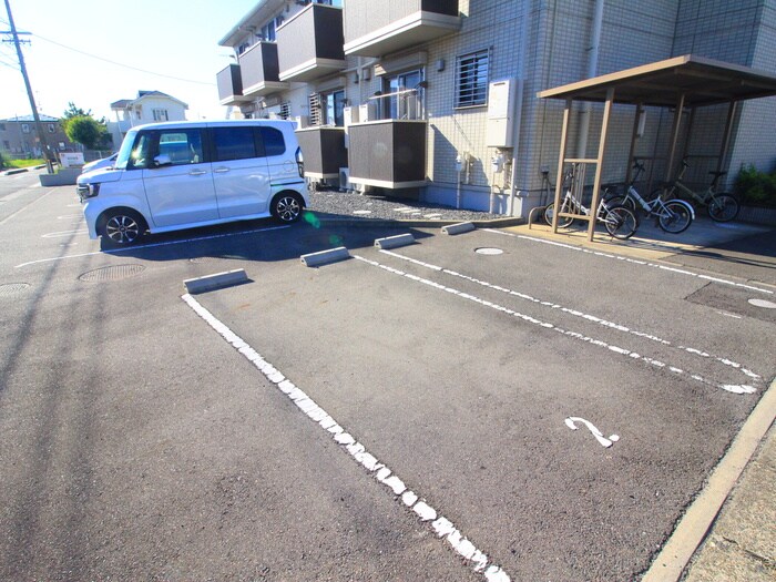 物件外観写真4　(駐車場)