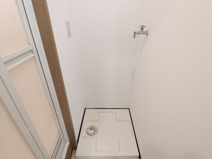 物件内観写真13　(洗濯機置場)