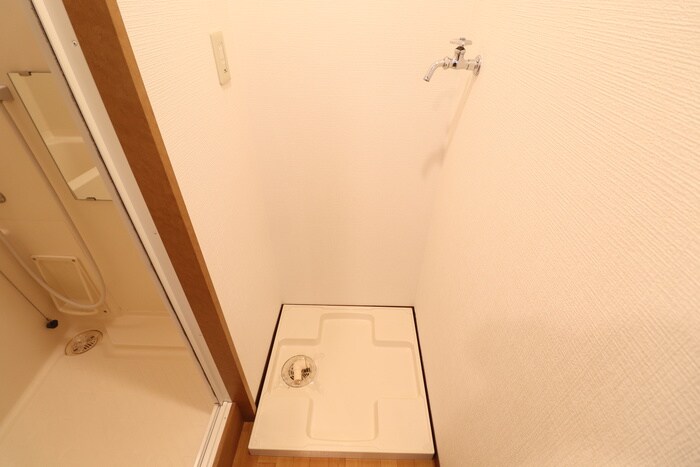 物件内観写真15　(洗濯機置場)