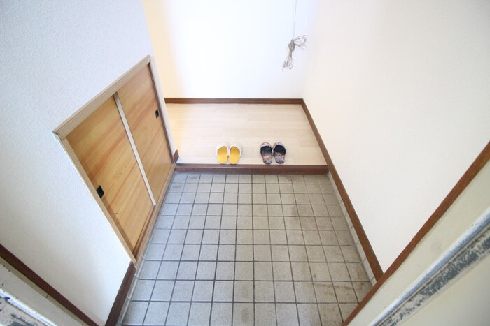 物件内観写真7　(玄関)