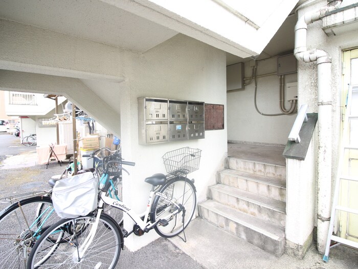 物件外観写真5　(エントランス部分)