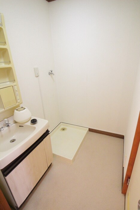 物件内観写真10　(洗濯機置場)