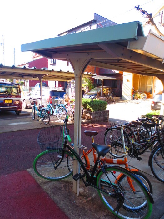 物件外観写真4　(駐輪場)