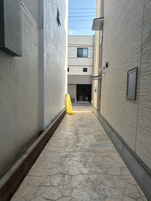 物件外観写真6　(エントランス部分)