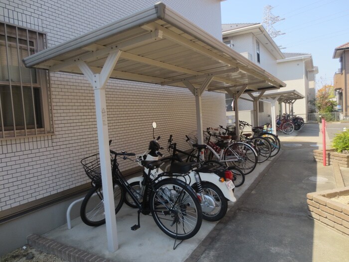 物件外観写真4　(駐輪場)