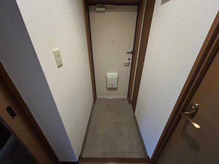 物件内観写真14　(玄関)