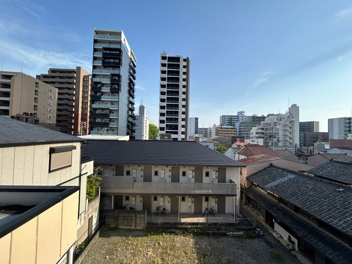 物件内観写真16　(室内からの展望)