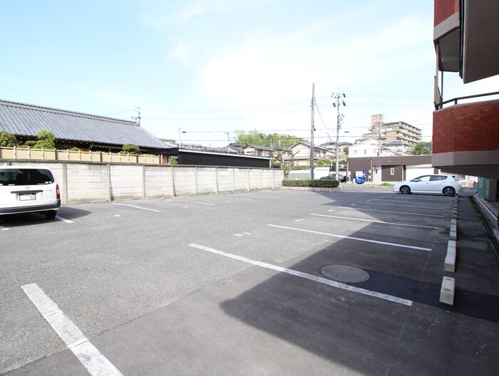 物件外観写真2　(駐車場)