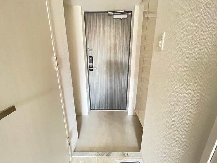 物件内観写真11　(玄関)