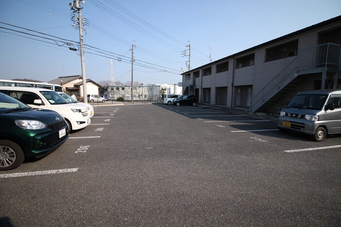 物件外観写真5　(駐車場)