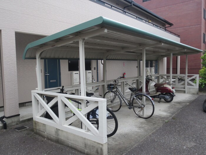 物件外観写真5　(駐輪場)