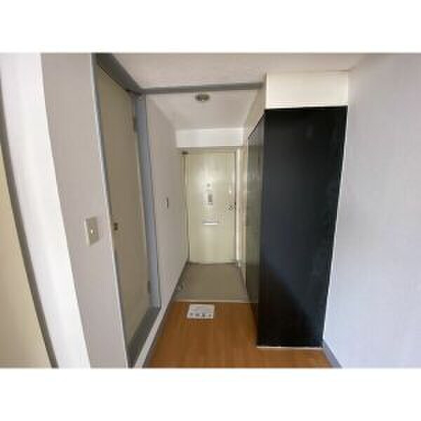 物件内観写真12　(玄関)