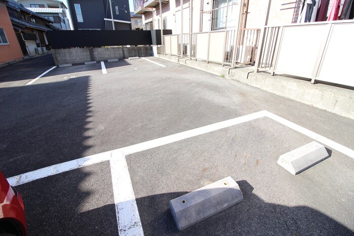 物件外観写真3　(駐車場)
