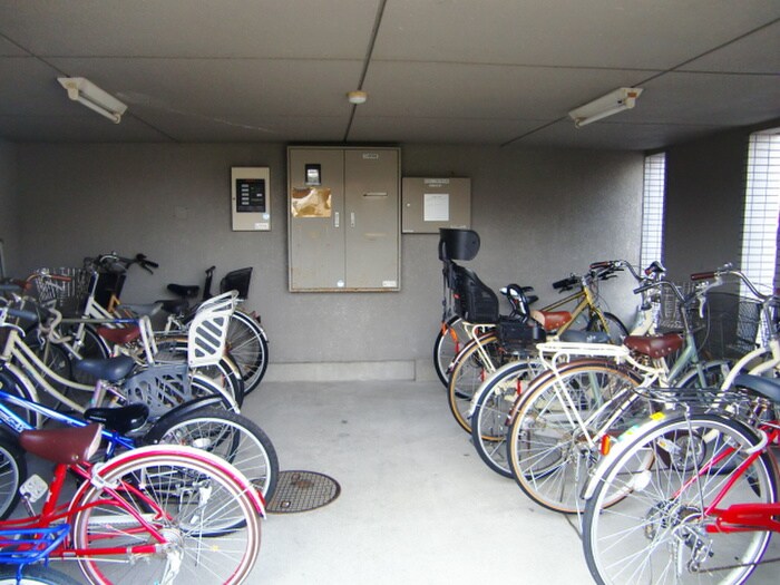 物件外観写真3　(駐輪場)