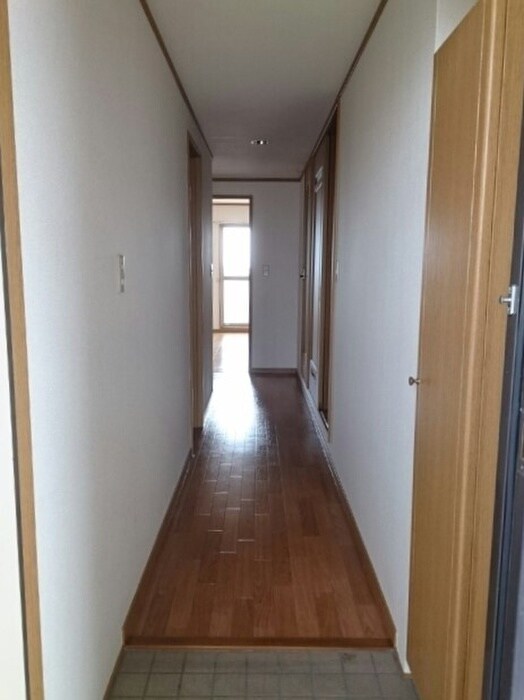 物件内観写真4　(廊下)