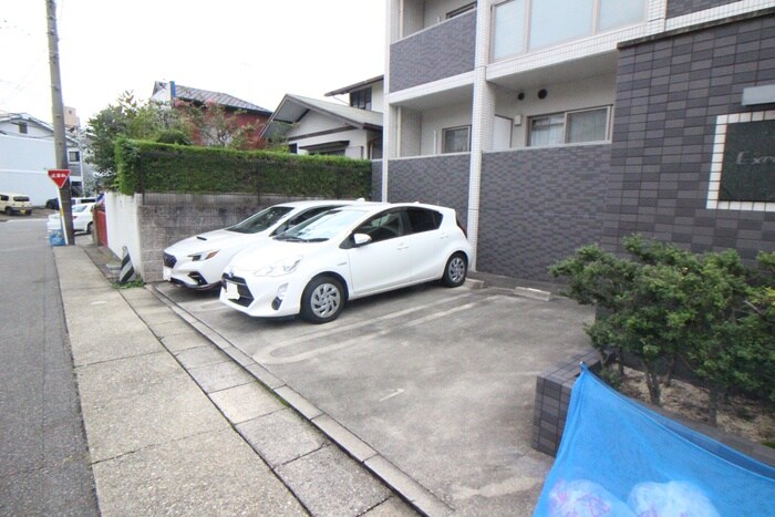 物件外観写真3　(駐車場)