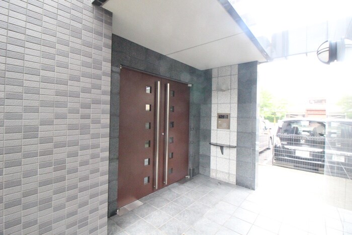 物件外観写真5　(エントランス部分)