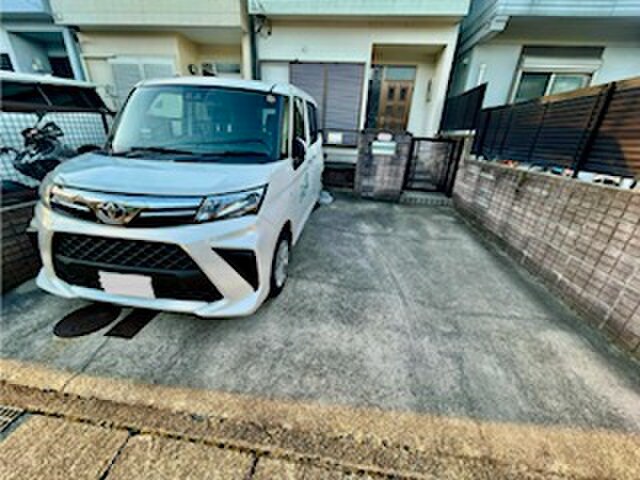 物件外観写真3　(駐車場)