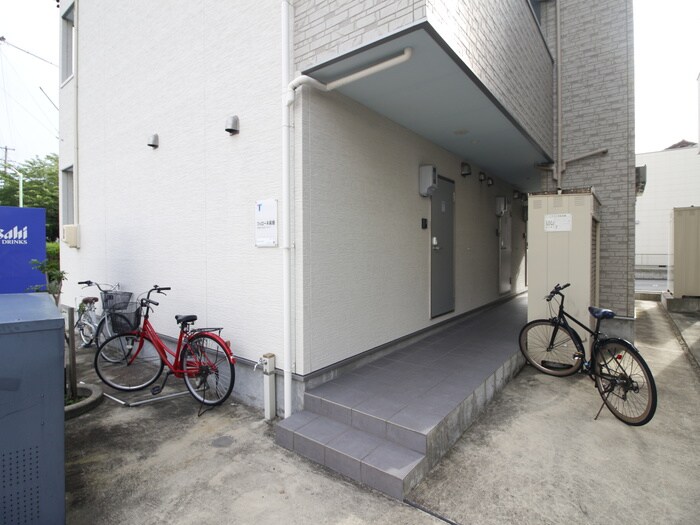 物件外観写真2　(エントランス部分)