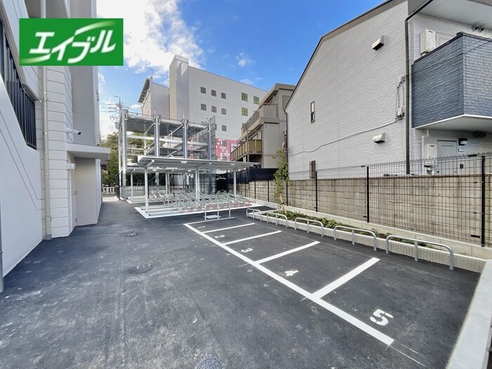 物件外観写真5　(バイク置き場)