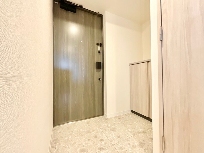 物件内観写真16　(玄関)