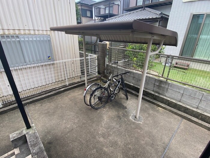 物件外観写真3　(駐輪場)
